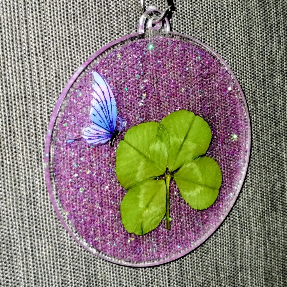 Real 4-Leaf Clover Keychain Good Luck Pressed Clover 2.5" with Butterfly Accent - Picture 5 of 11
